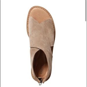 NWOT Born Iwa Leather Back Zip Sandal